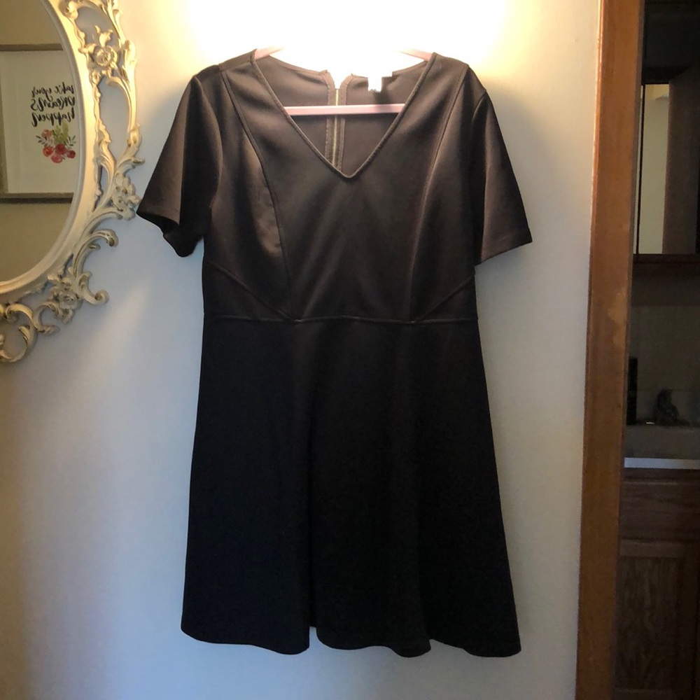 Short sleeve little black dress